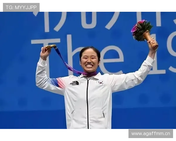 安洗莹赛场上拼命，私下却被拍到穿得像邻家女孩，差距怎么能这么大？