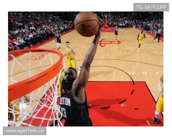 蒙塔·埃利斯突破提升进攻节奏，关键时刻得分稳定拉开差距